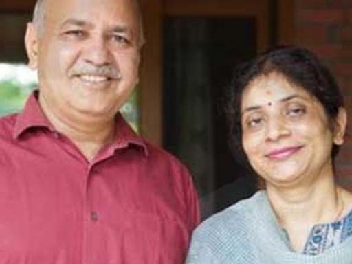 manish sisodia with wife 1685773071