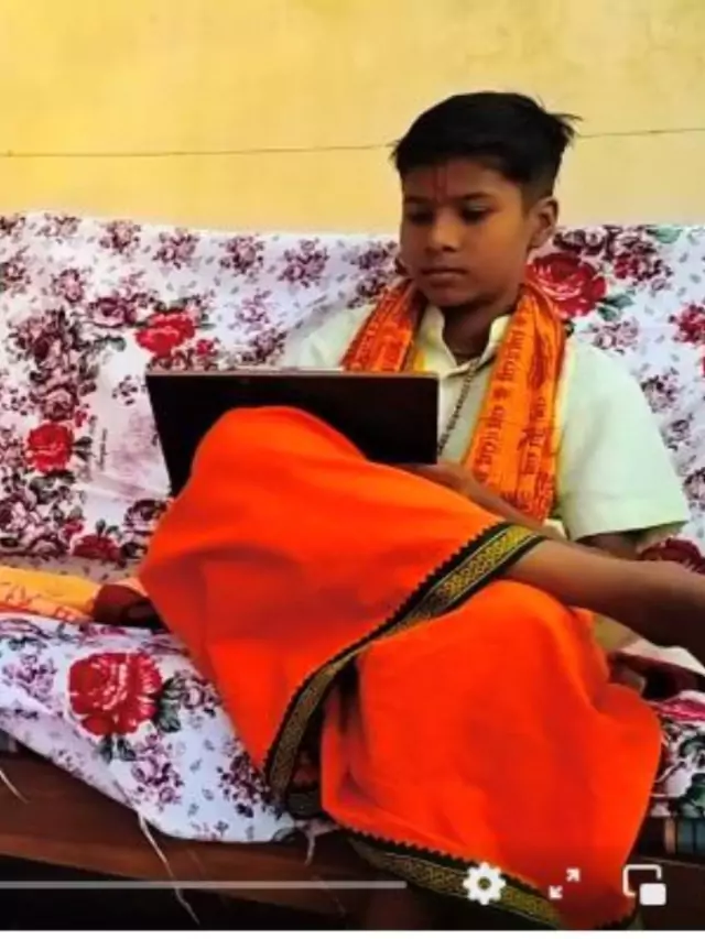 6 वर्ष के आदित्य कृष्ण पाराशर निकाल रहे पर्चा