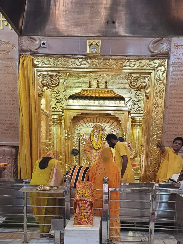 जयपुर में है ये सोने का मंदिर, सिर्फ 45 दिन में हुआ निर्माण